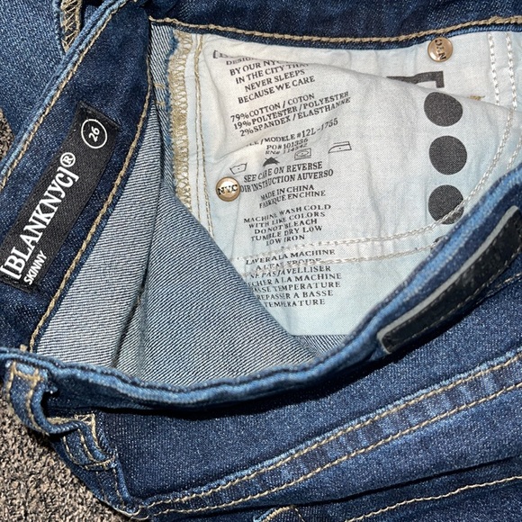 BLANKNYC FITTED FLARED RAW HEM JEANS. NEW WITH TAGS Size 26. - Picture 6 of 16